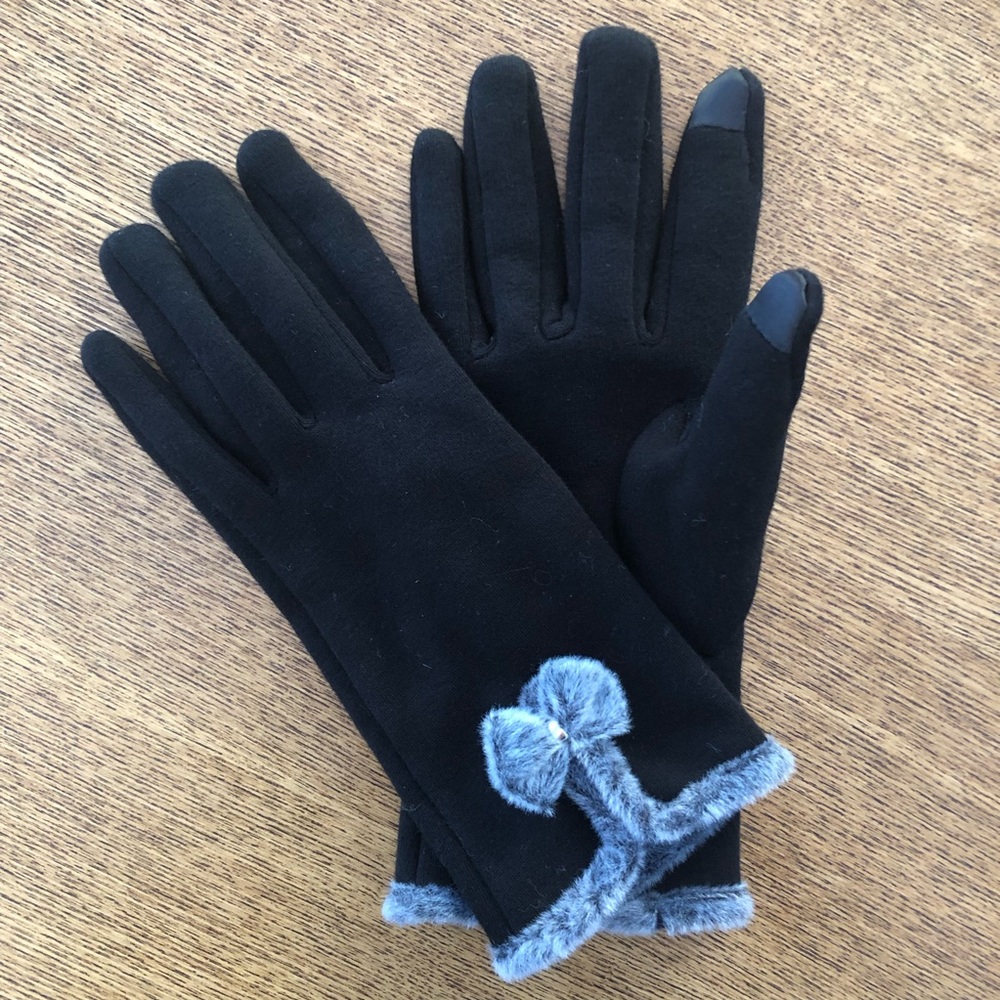 Cozy and soft text-able gloves.